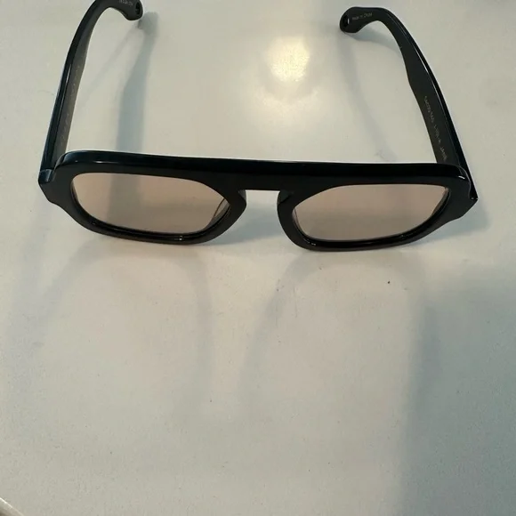 Black Square Women's Sunglasses - Picture 7 of 8